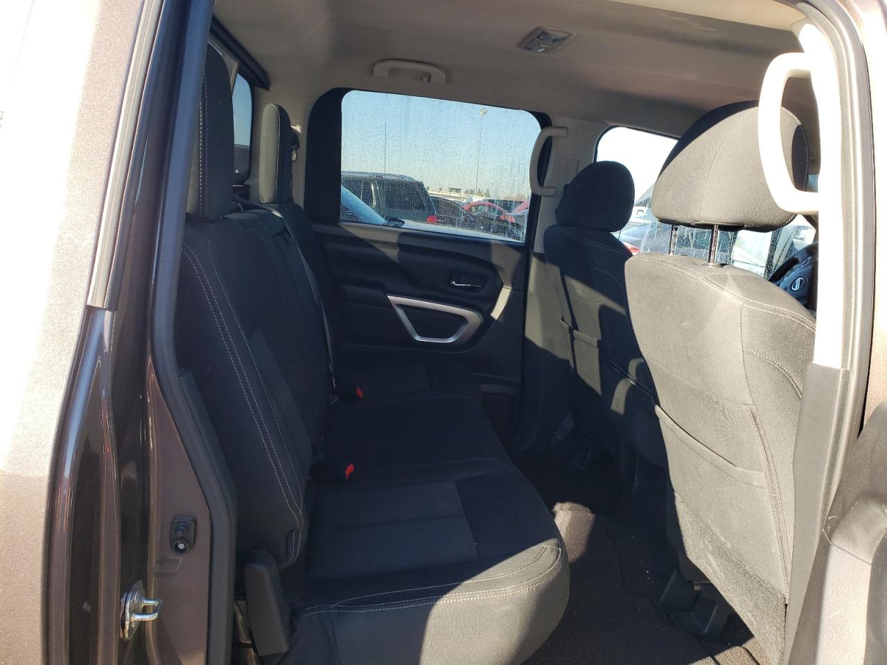 2017 Nissan Titan - Image 10