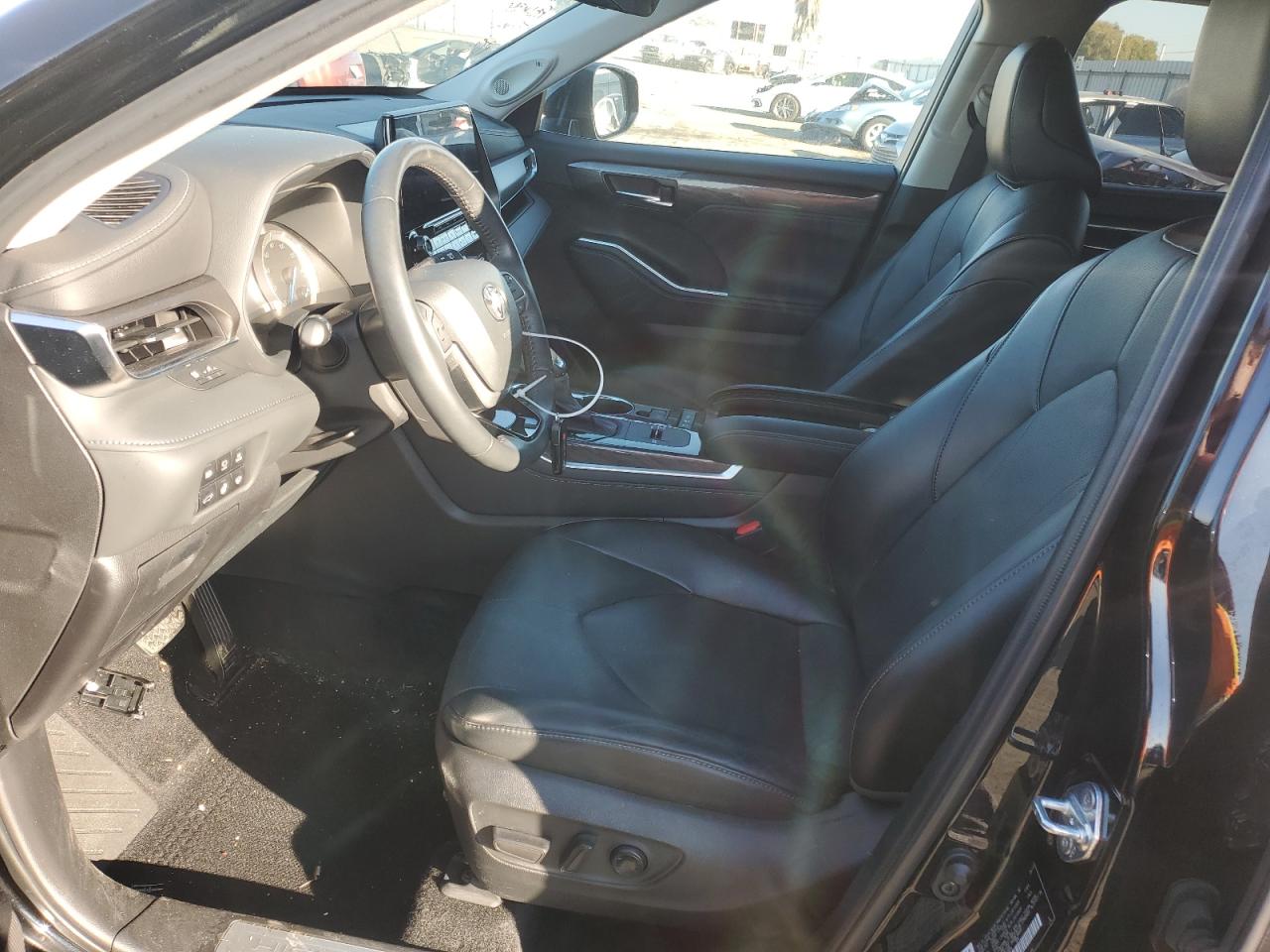2022 Toyota Highlander - Image 7