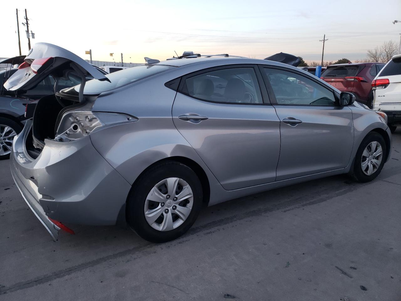 VIN 5NPDH4AEXGH682779 2016 HYUNDAI ELANTRA no.3