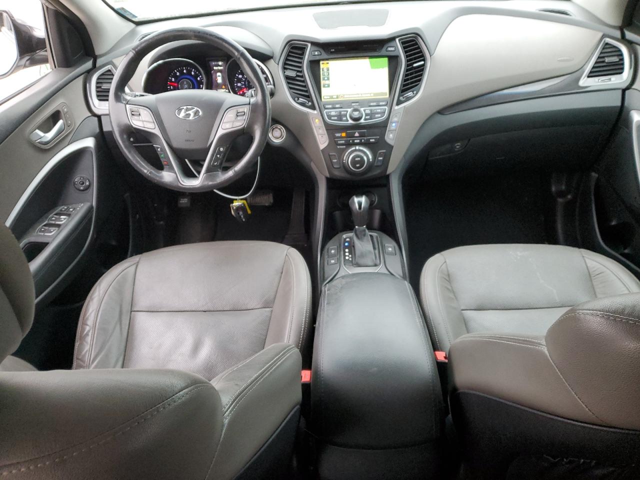 2016 Hyundai Santa Fe - Image 8