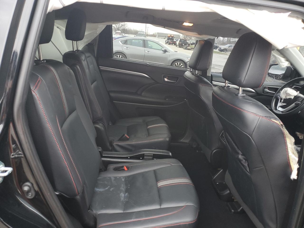 2019 Toyota Highlander - Image 11