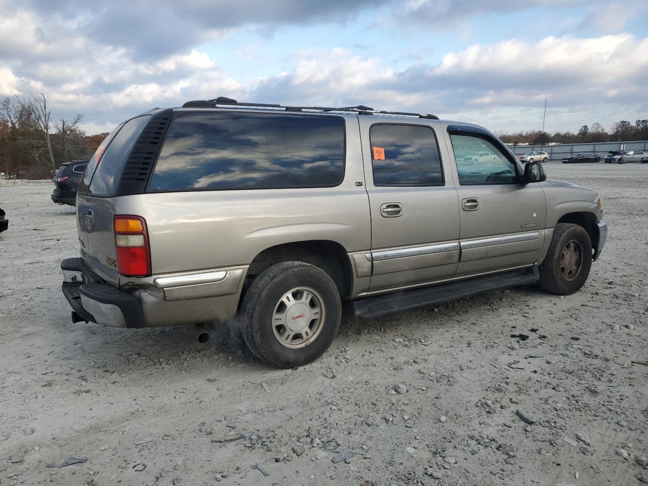 2000 GMC Yukon - Image 3