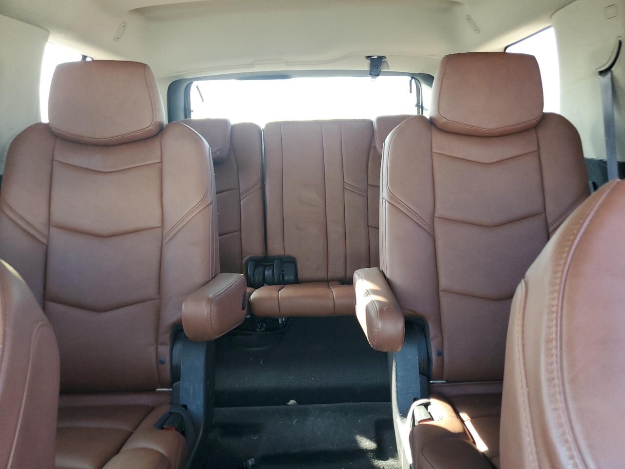 2016 Cadillac Escalade Luxury VIN: 1GYS3BKJ8GR323567 Lot: 83922104