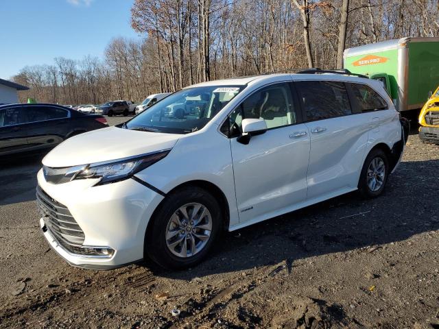 2021 Toyota Sienna Xle