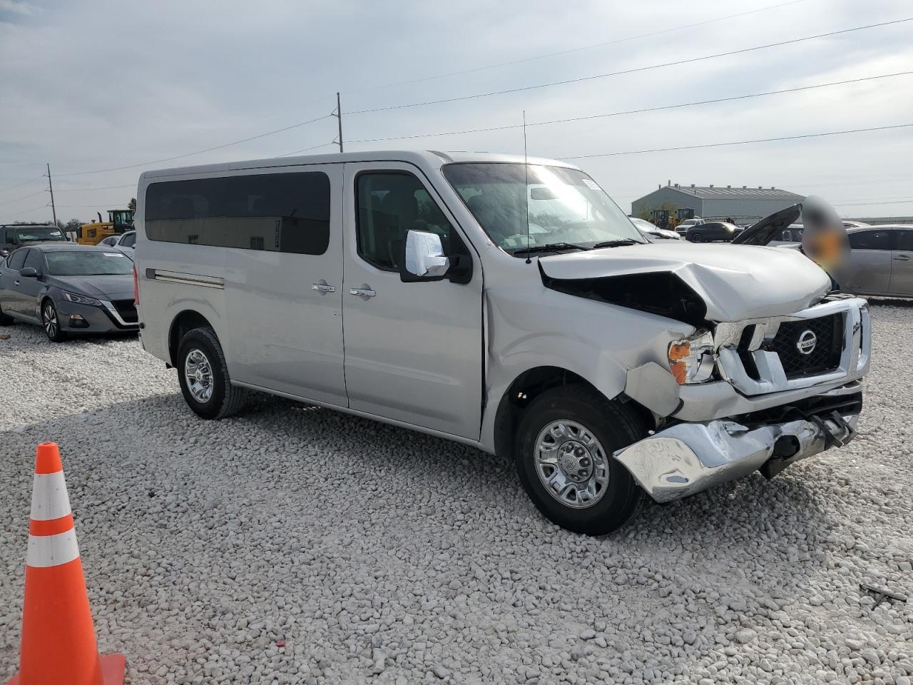 VIN 5BZAF0AA2DN200560 2013 NISSAN NV no.4