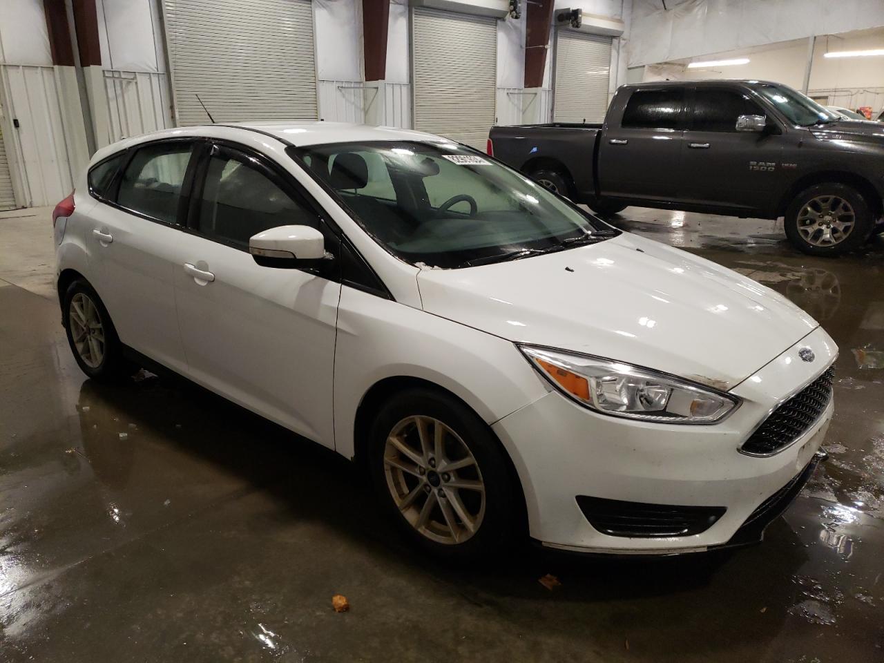 VIN 1FADP3K27HL348097 2017 FORD FOCUS no.4