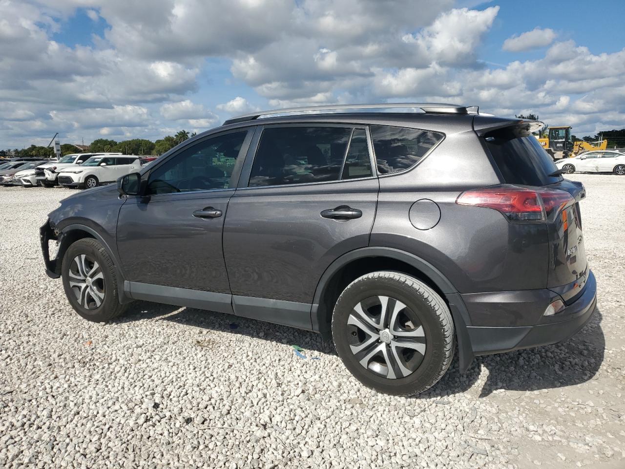 2T3ZFREV8HW372269 2017 TOYOTA RAV 4 - Image 2