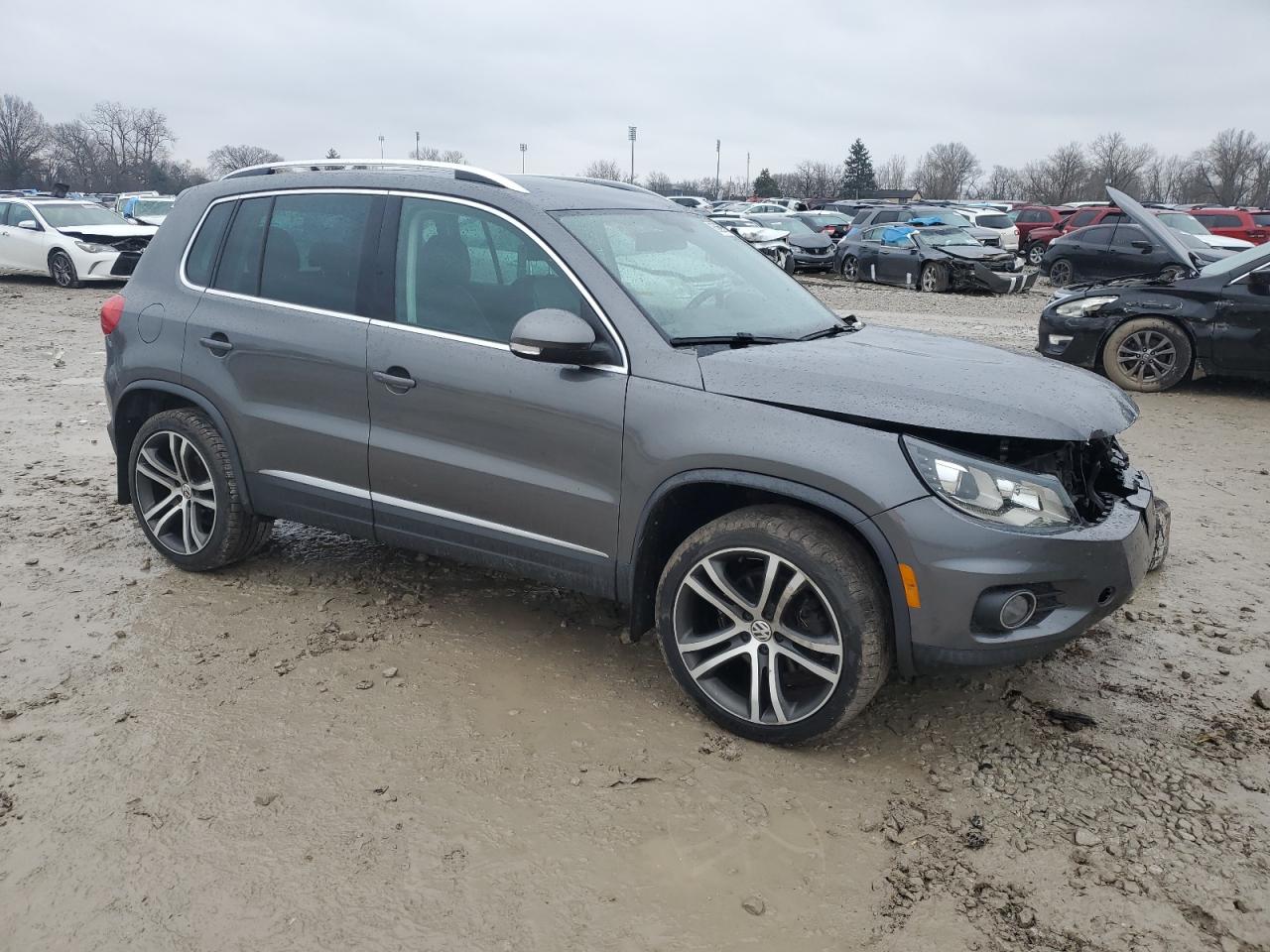 VIN WVGVV7AX7HK030085 2017 VOLKSWAGEN TIGUAN no.4