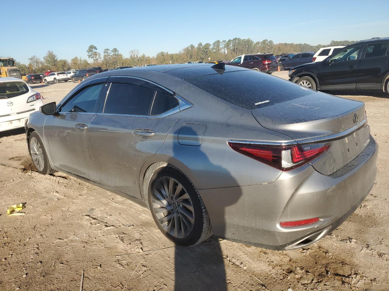 2020 Lexus ES - Image 2