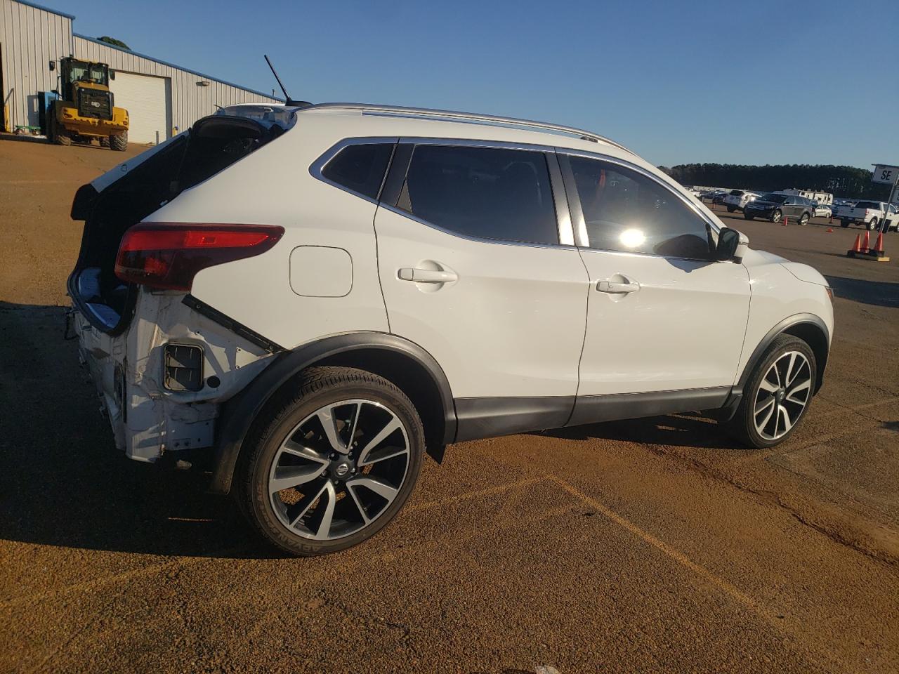 2017 Nissan Rogue - Image 3