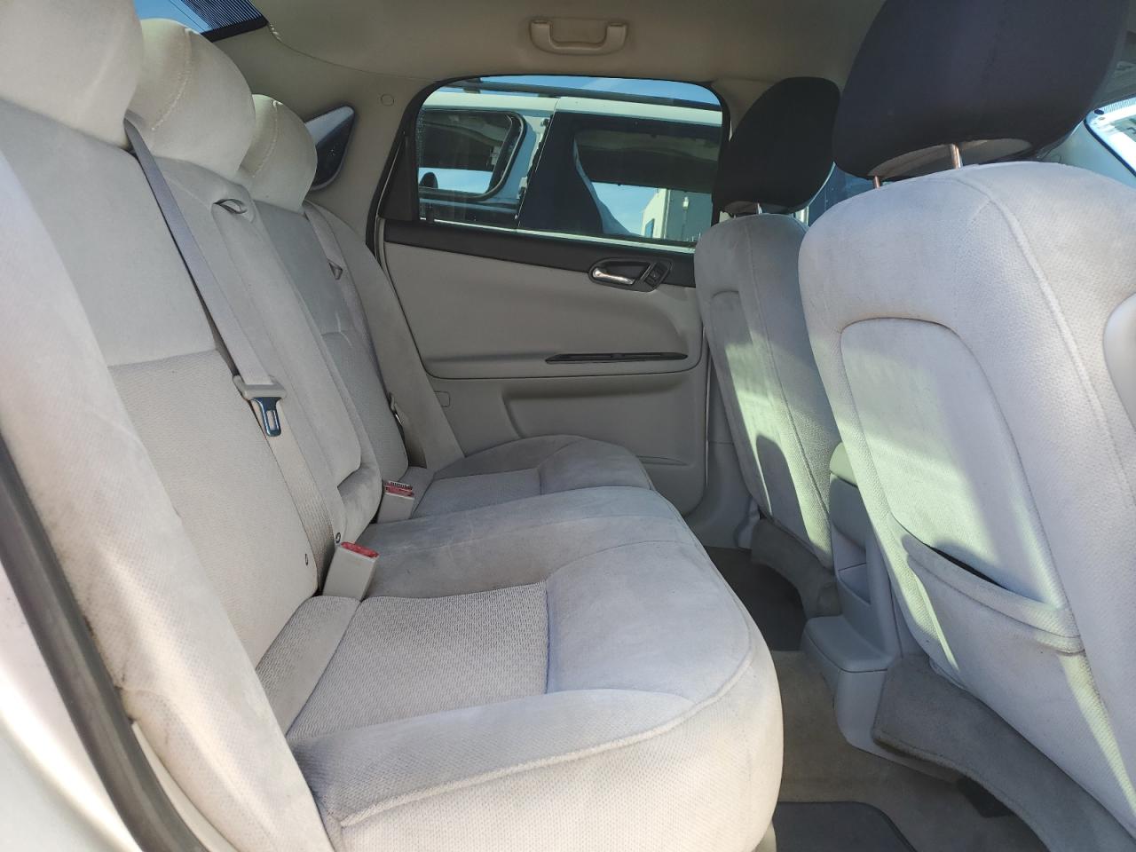 2010 Chevrolet Impala - Image 10