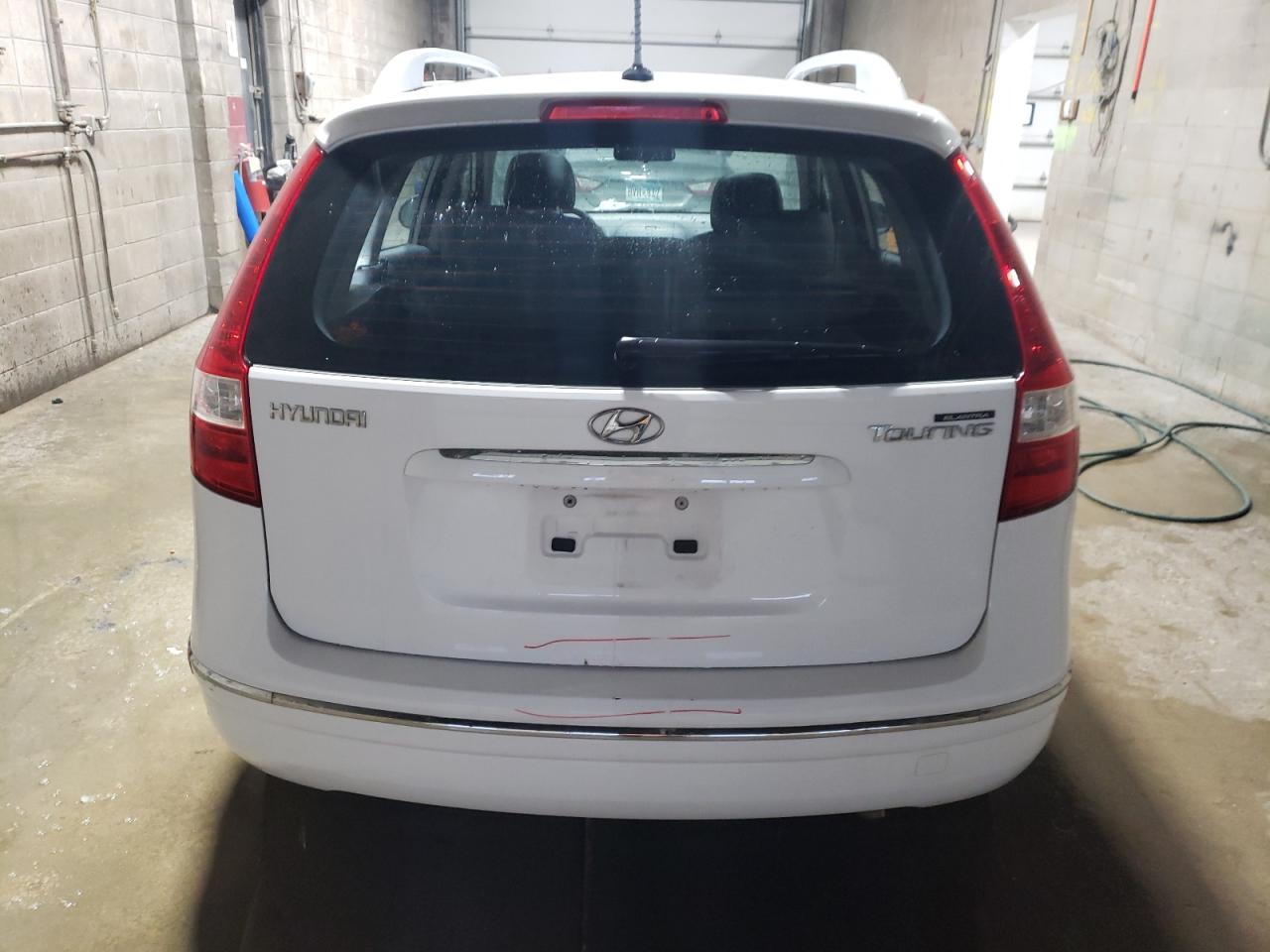 2011 Hyundai Elantra - Image 6