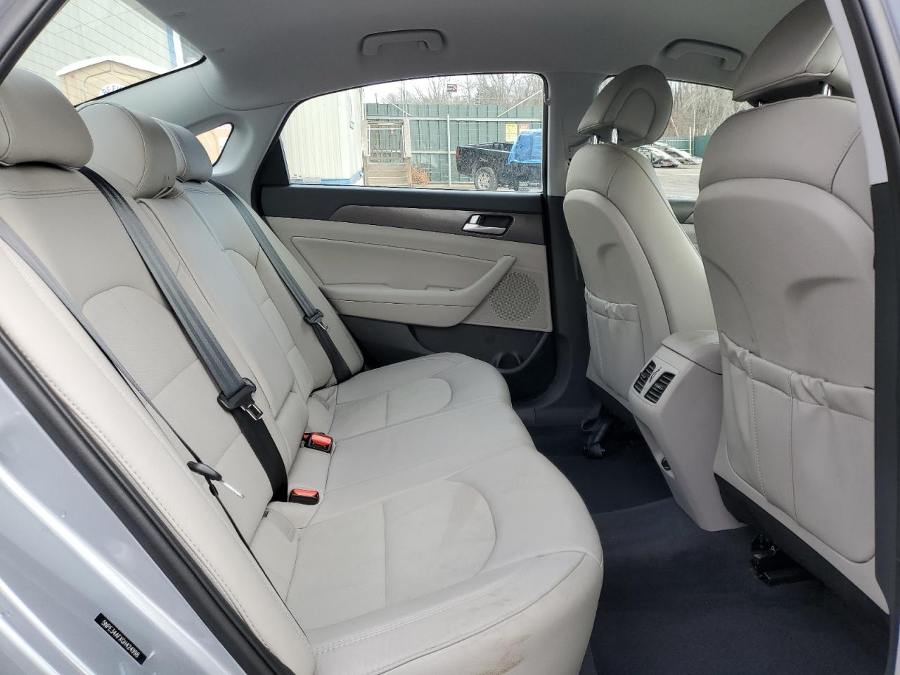 2016 Hyundai Sonata - Image 11