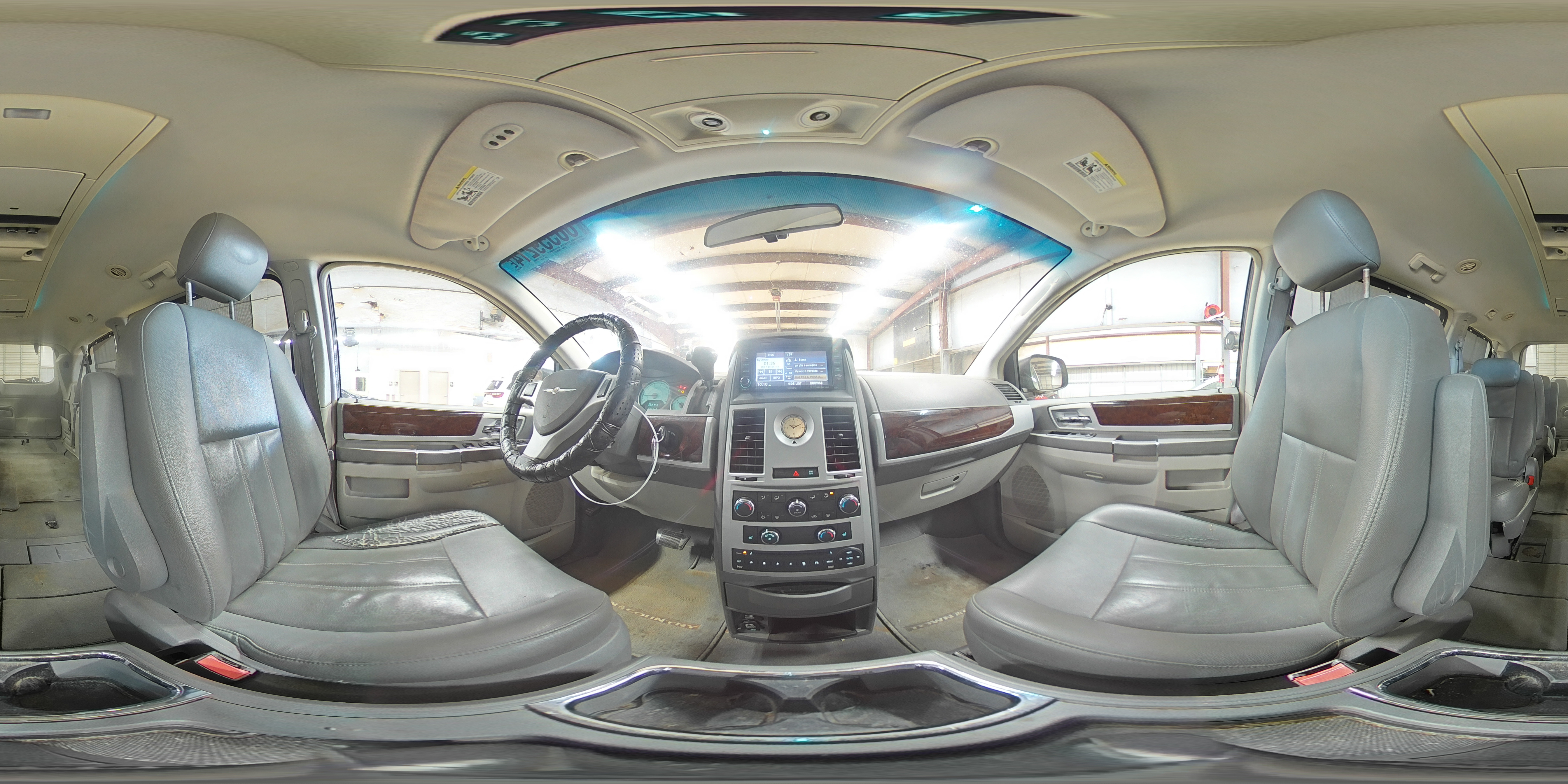 2010 Chrysler Town & Country - Image 15