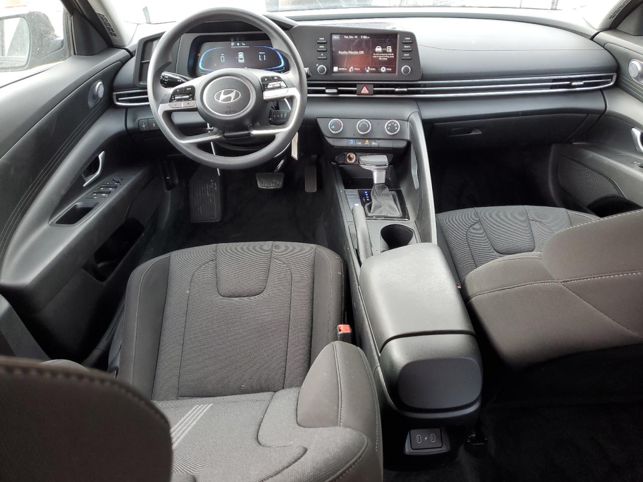 2024 Hyundai Elantra - Image 8