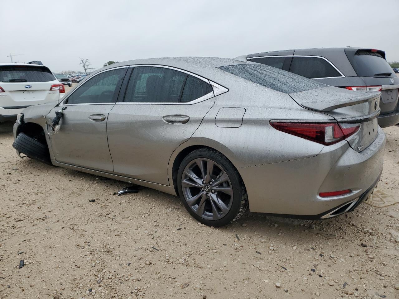 2019 Lexus ES - Image 2