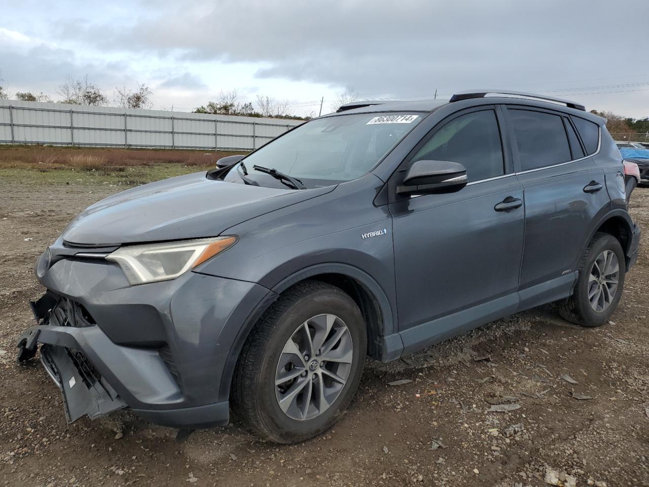 VIN JTMRJREV5JD186917 2018 TOYOTA RAV4 no.1