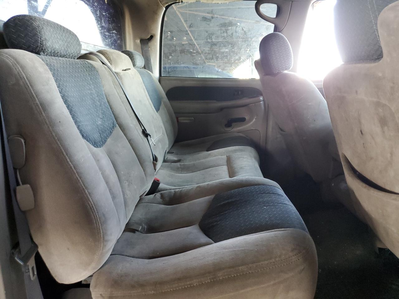 2003 Chevrolet Avalanche - Image 10