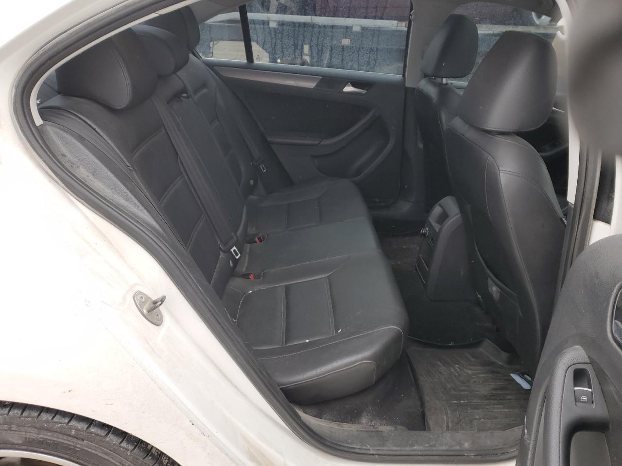 2014 Volkswagen Jetta - Image 10
