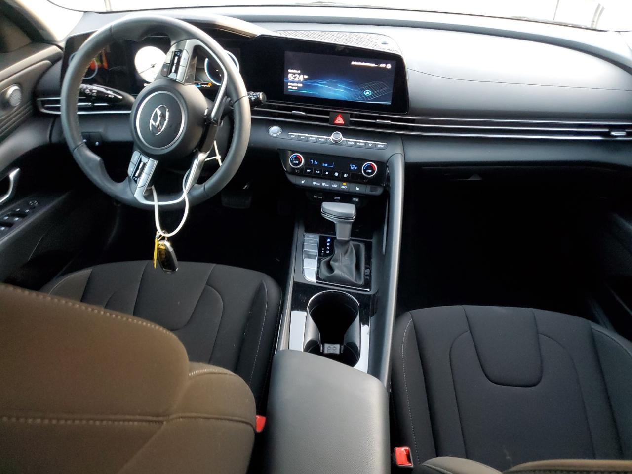 2023 Hyundai Elantra - Image 8
