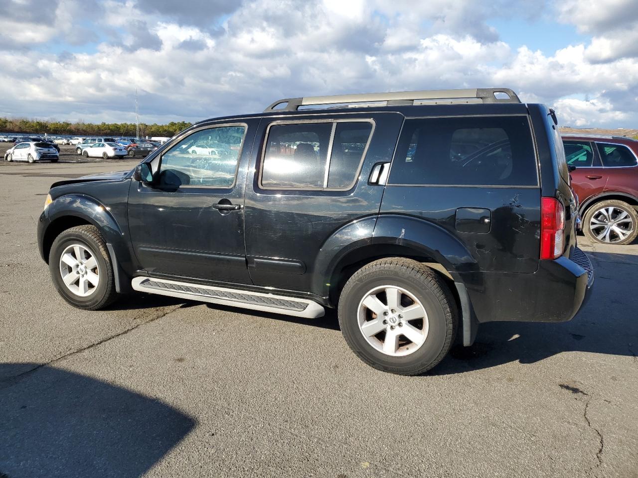 2011 Nissan Pathfinder - Image 2