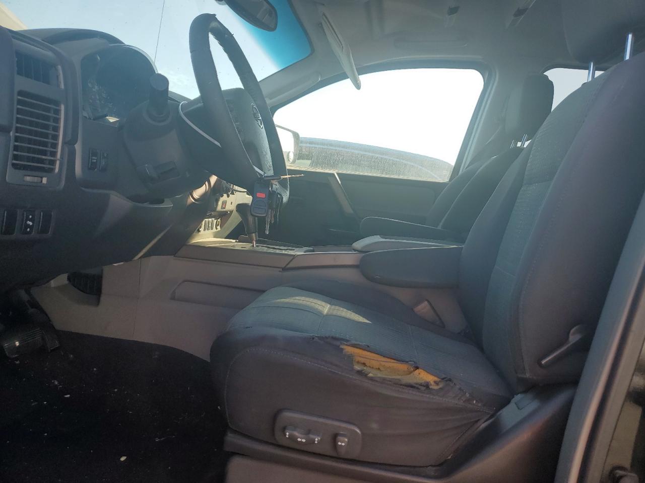 2004 Nissan Titan - Image 7