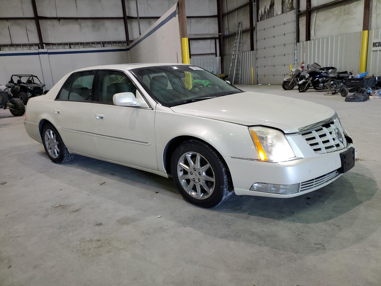 2011 Cadillac DTS - Image 4