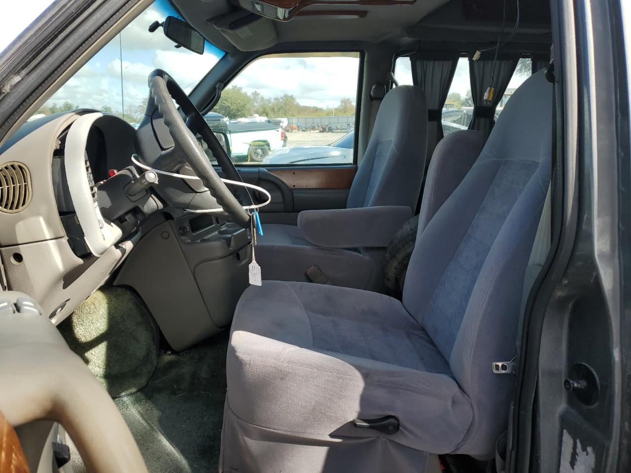 2000 Chevrolet Astro - Image 7