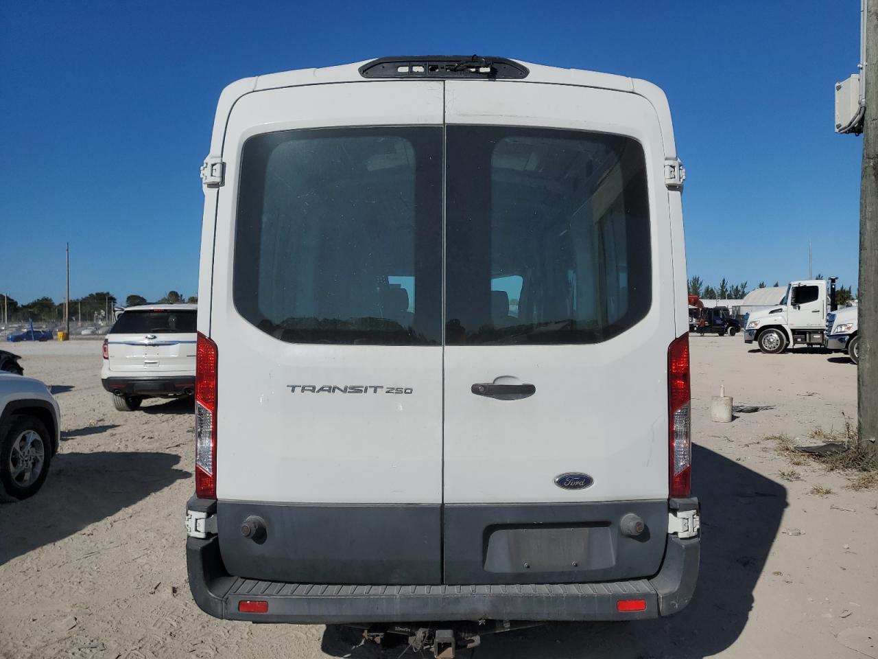 2018 Ford Transit T-250 VIN: 1FTYR2CM9JKB02552 Lot: 82190204