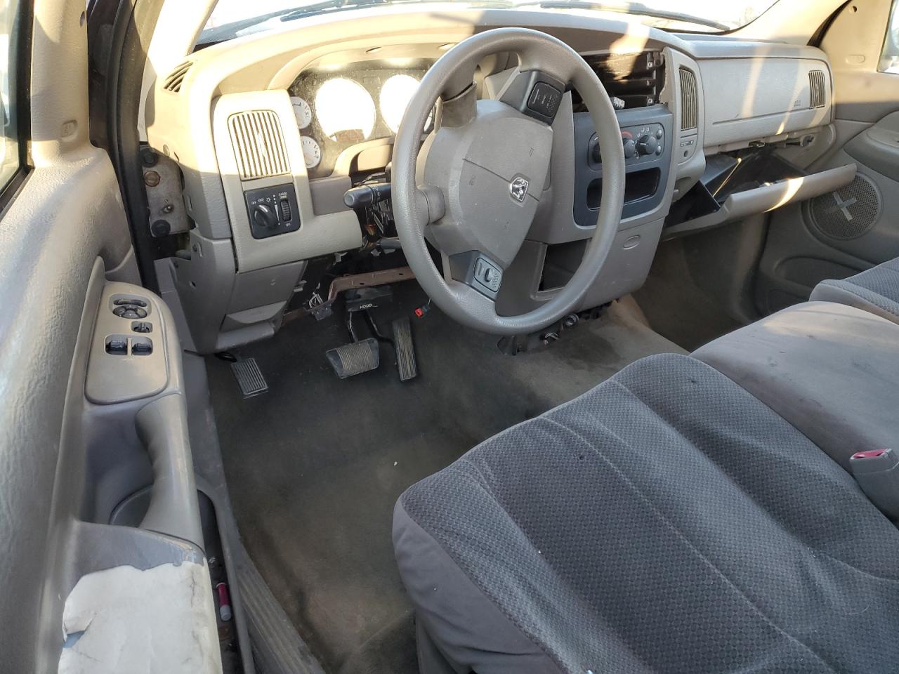 2005 Dodge RAM - Image 8