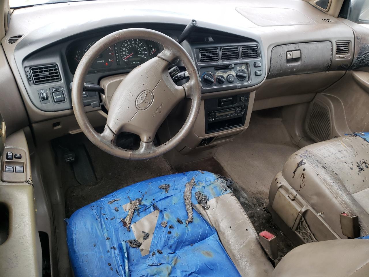 1998 Toyota Sienna - Image 8