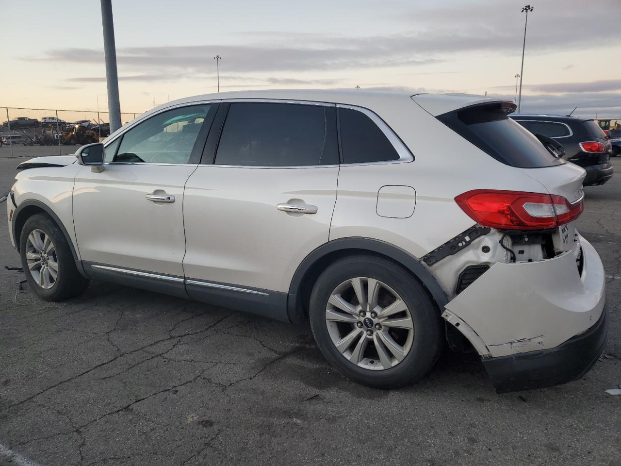 2016 Lincoln MKX - Image 2