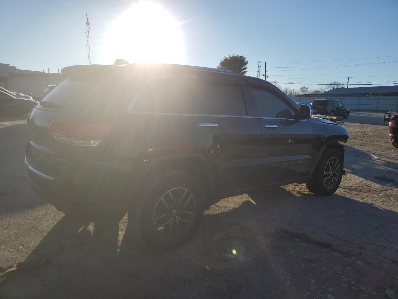 2018 Jeep Grand Cherokee - Image 3