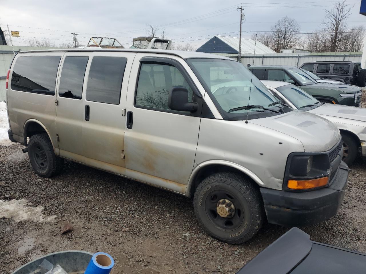 2009 Chevrolet Express - Image 4