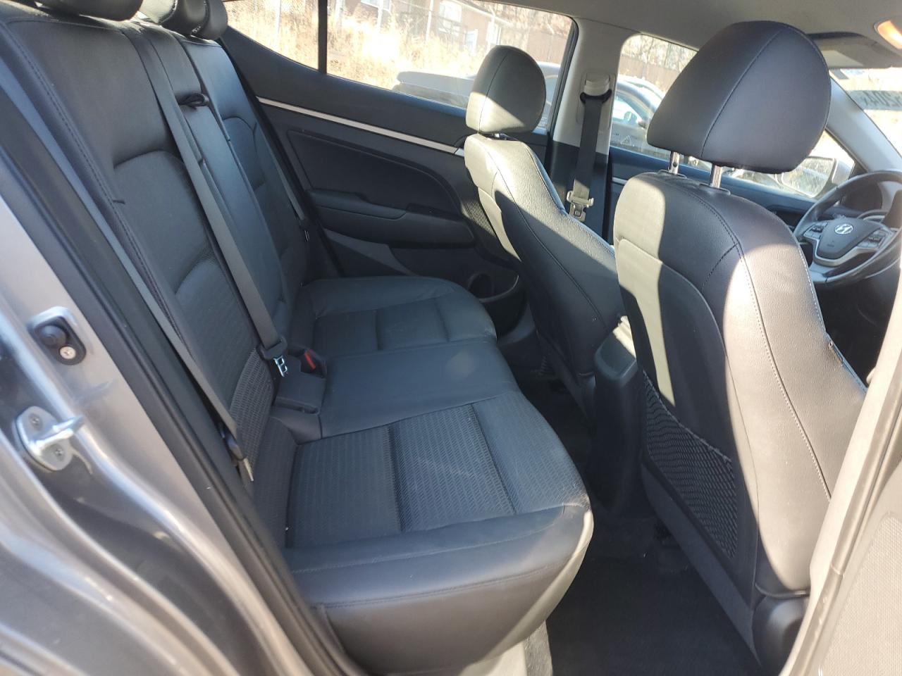 2017 Hyundai Elantra - Image 10