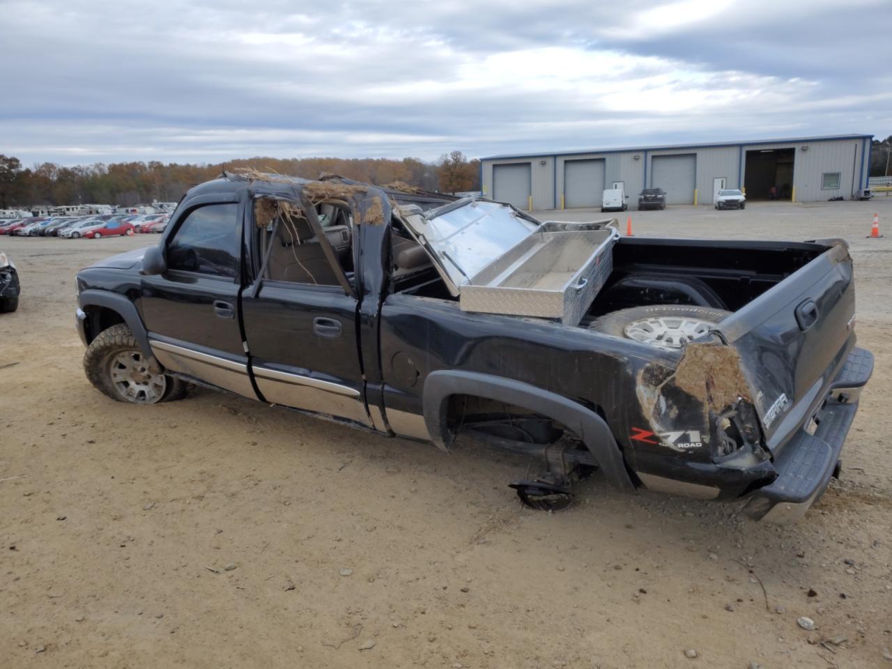 2005 GMC Sierra - Image 2