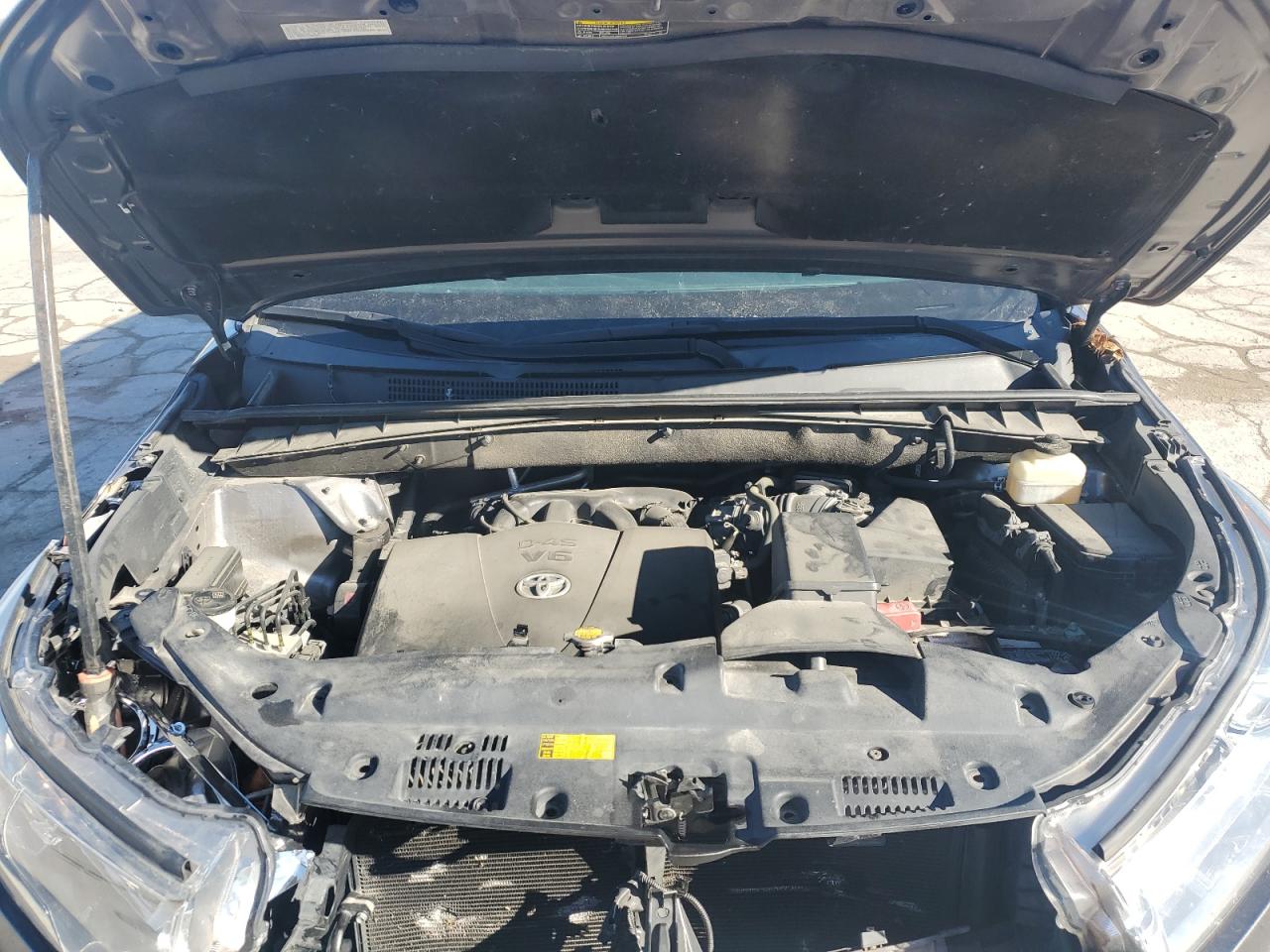 2017 Toyota Highlander - Image 13