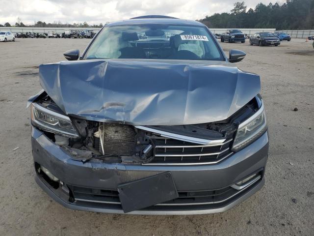  VOLKSWAGEN PASSAT 2017 Сріблястий