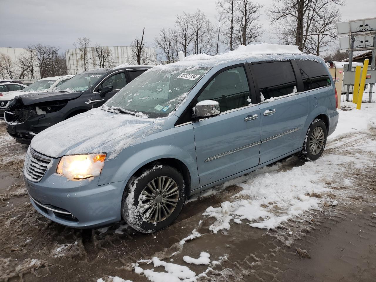 2016 Chrysler Town & Country - Image 1