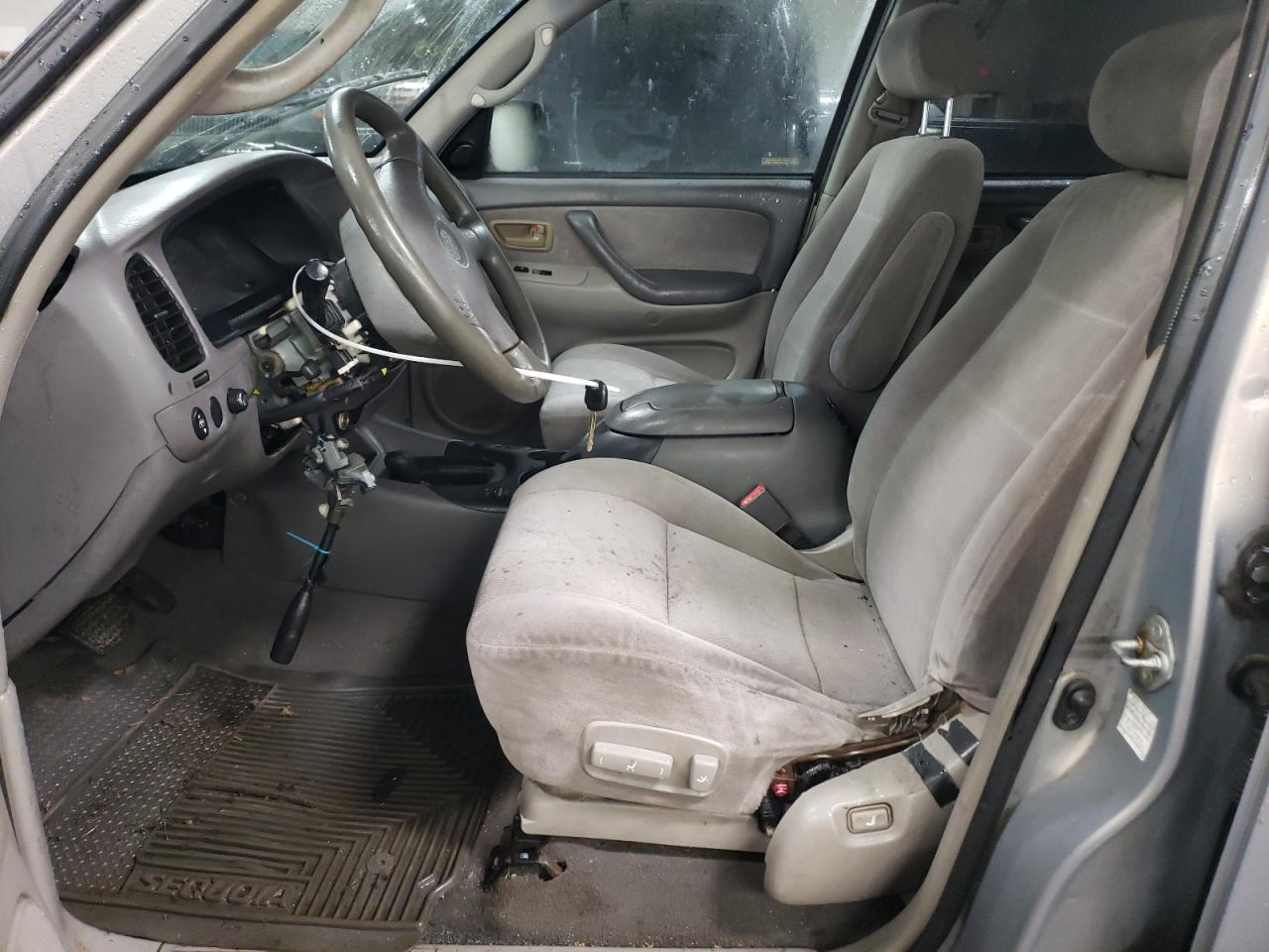 2002 Toyota Sequoia - Image 7