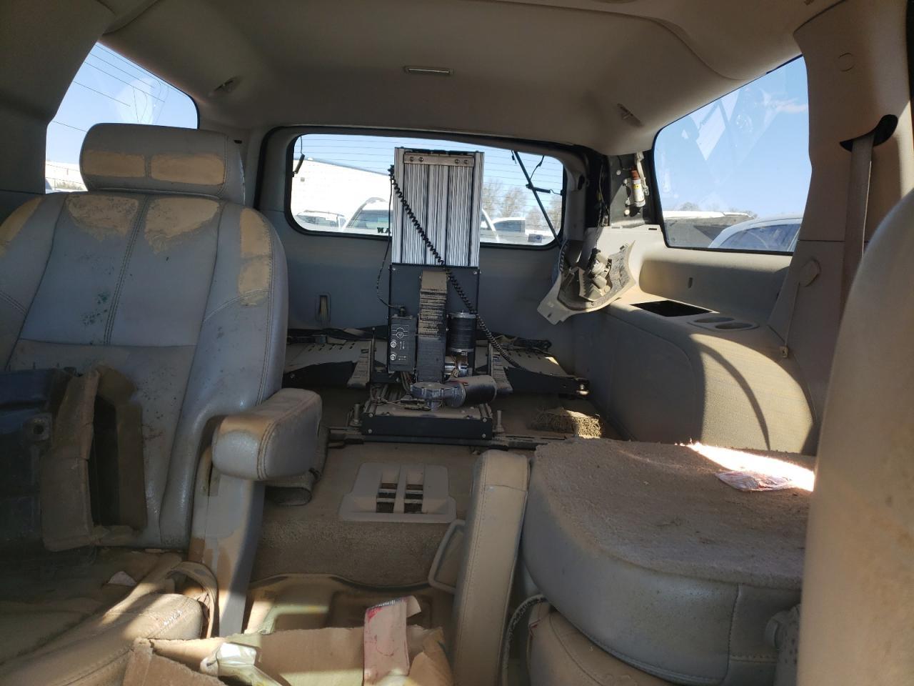 2007 Chevrolet Suburban - Image 10