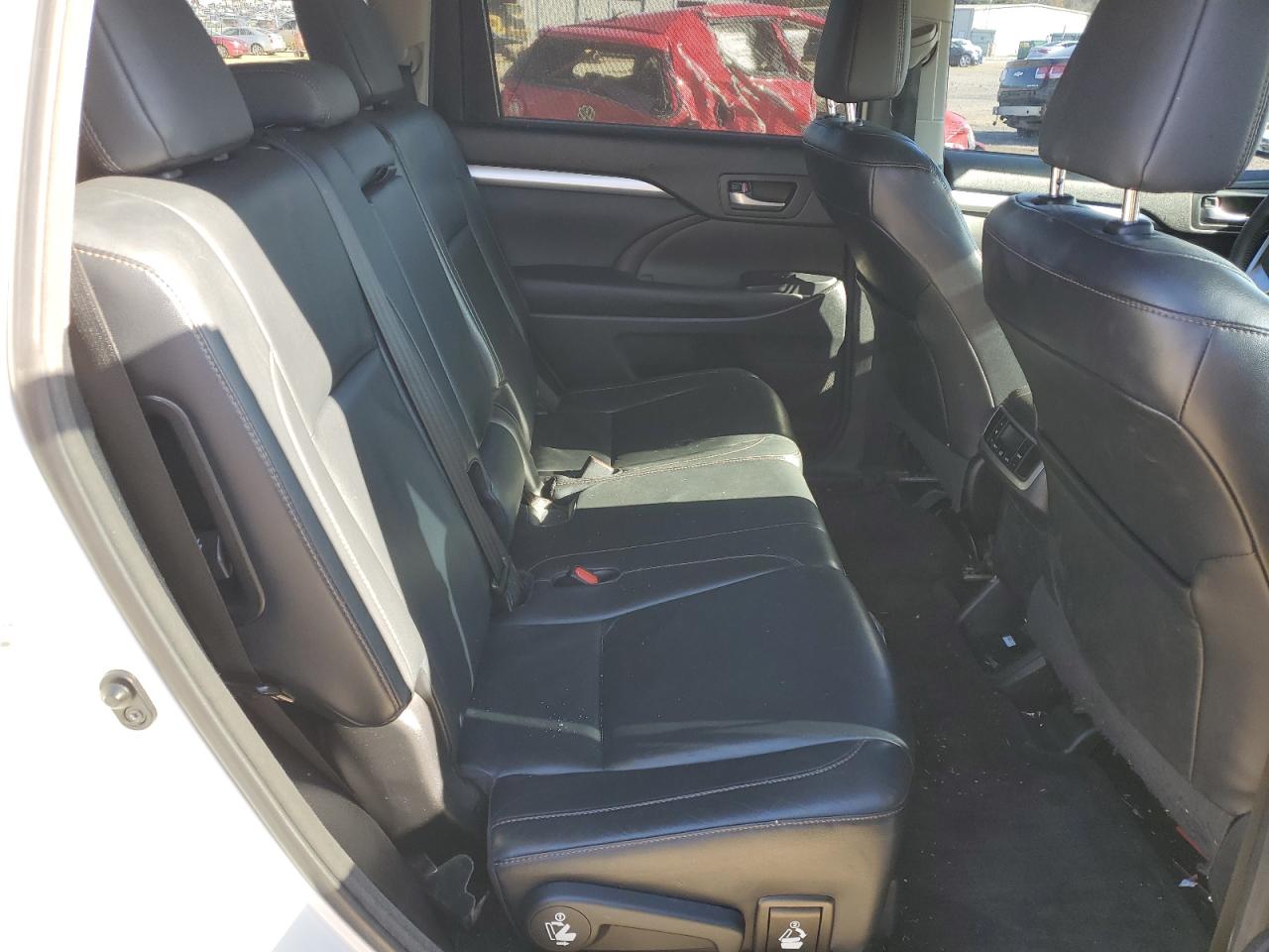 2015 Toyota Highlander - Image 11