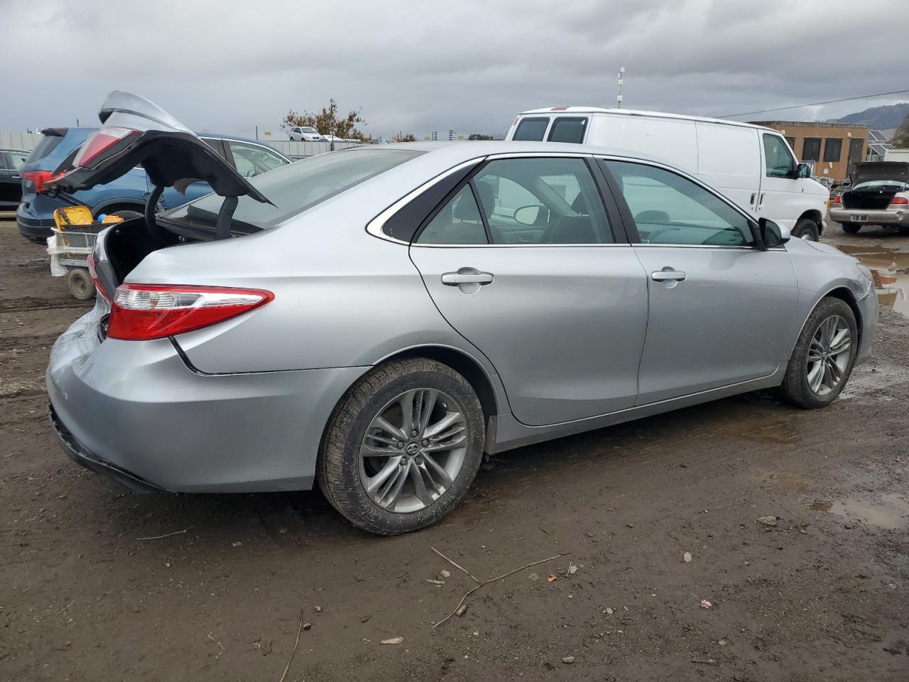 VIN 4T1BF1FK4GU601531 2016 TOYOTA CAMRY no.3