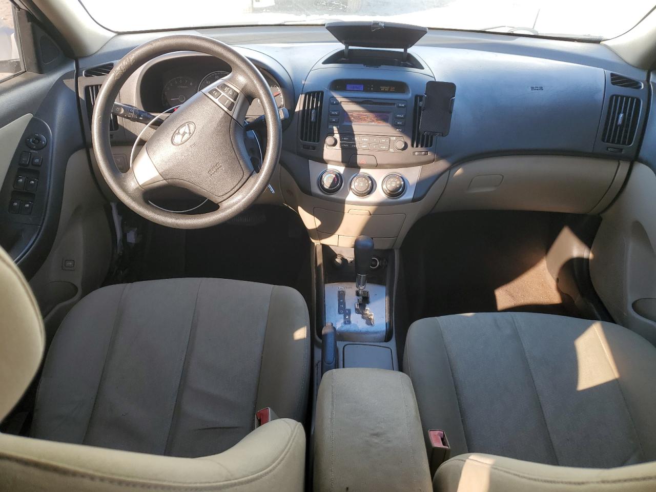 2010 Hyundai Elantra - Image 8
