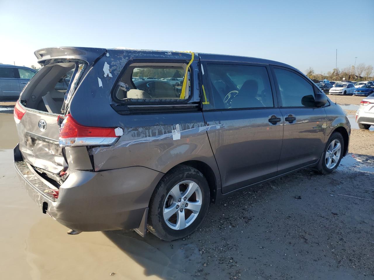 VIN 5TDZK3DC2DS327428 2013 TOYOTA All Models no.3