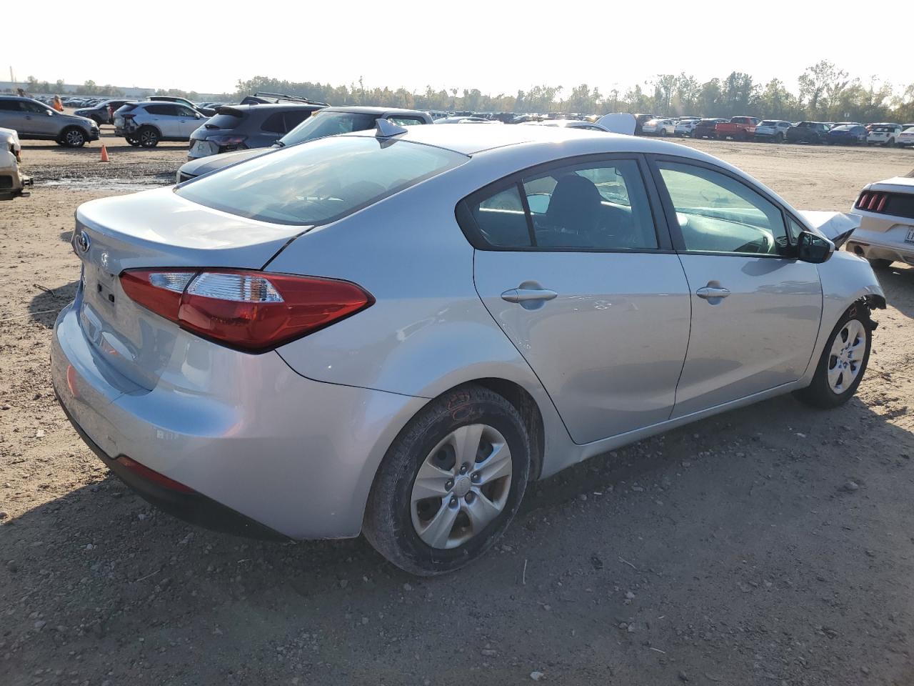 VIN KNAFK4A60G5479111 2016 KIA FORTE no.3