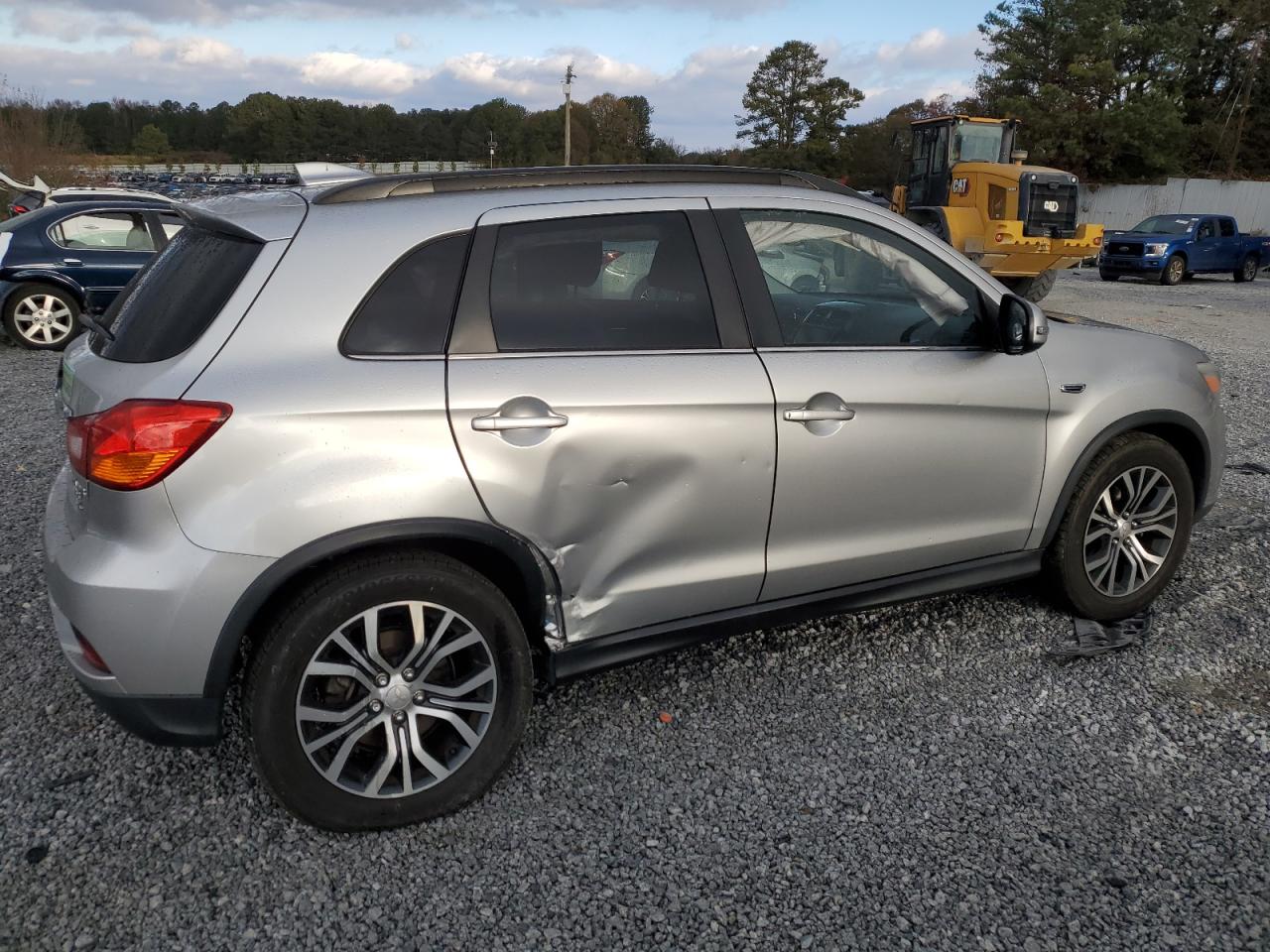 2018 Mitsubishi Outlander - Image 3