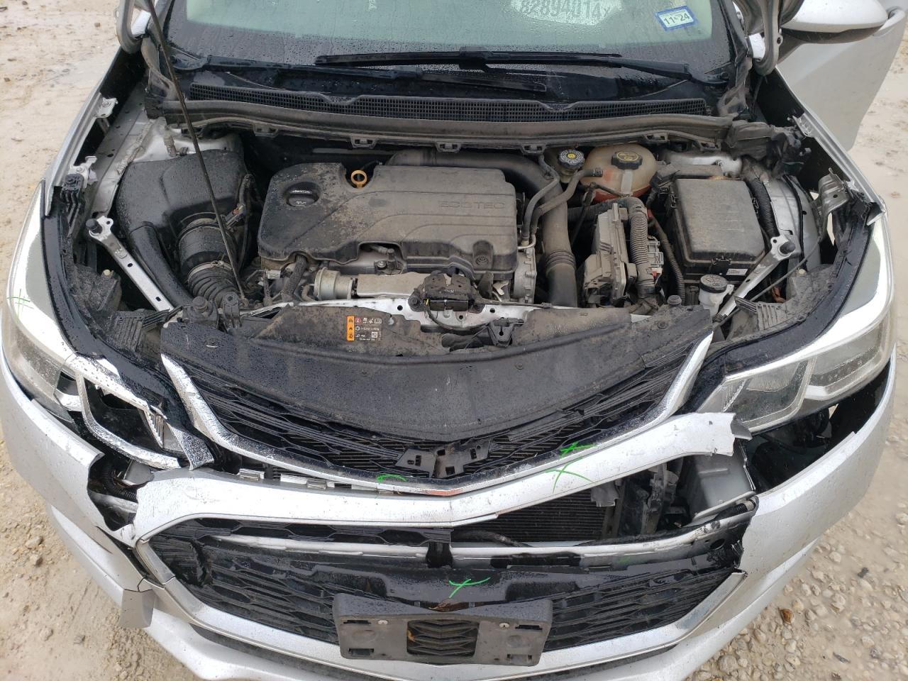 2018 Chevrolet Cruze - Image 11