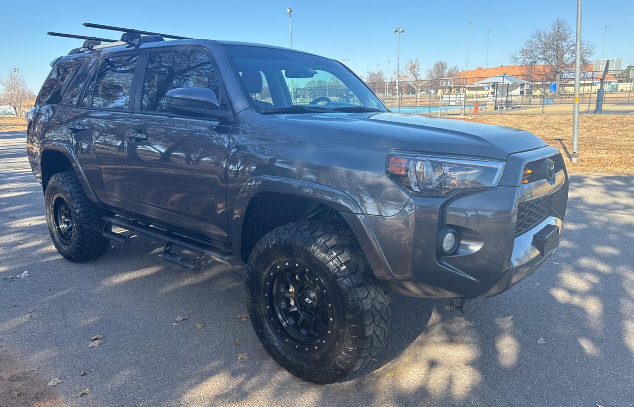 VIN JTEBU5JR2K5657780 2019 TOYOTA 4RUNNER no.1