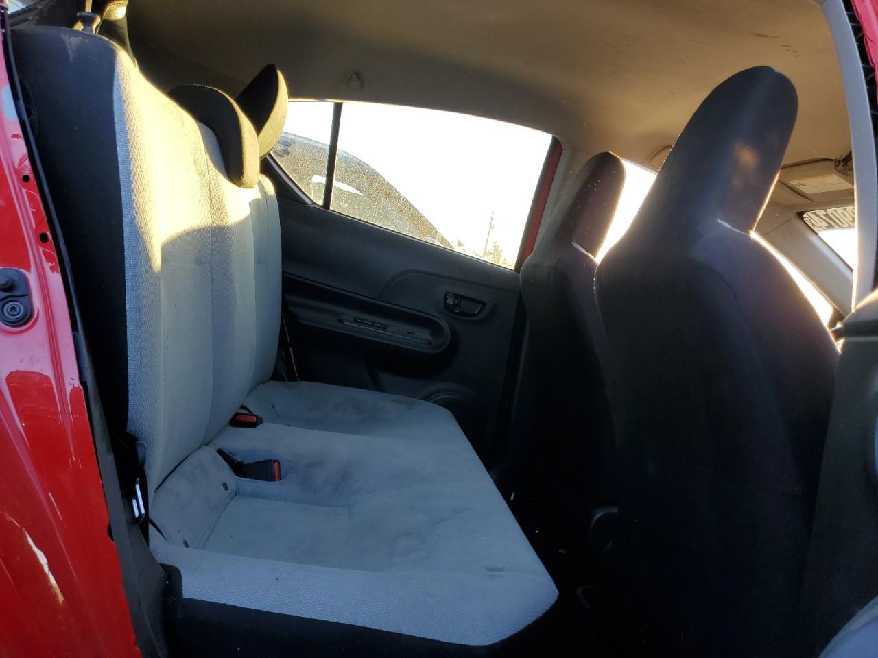2018 Toyota Prius - Image 10